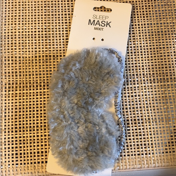 Mixit Faux Fur Eye Mask - Picture 1 of 7